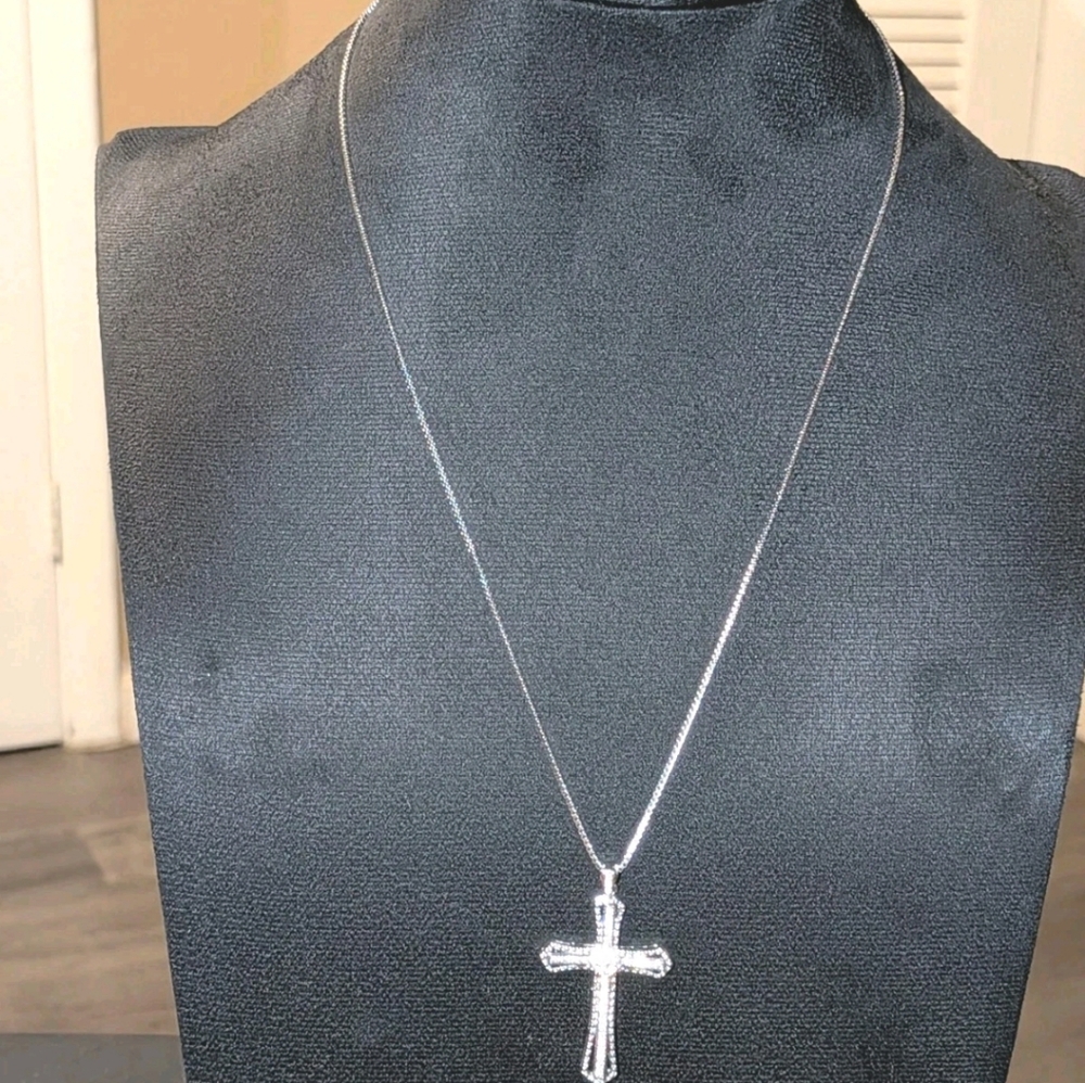 14K White Gold Plated In 1.20Ct Simulated Diamond Cross Pendant Necklace 45cm - Picture 6 of 15